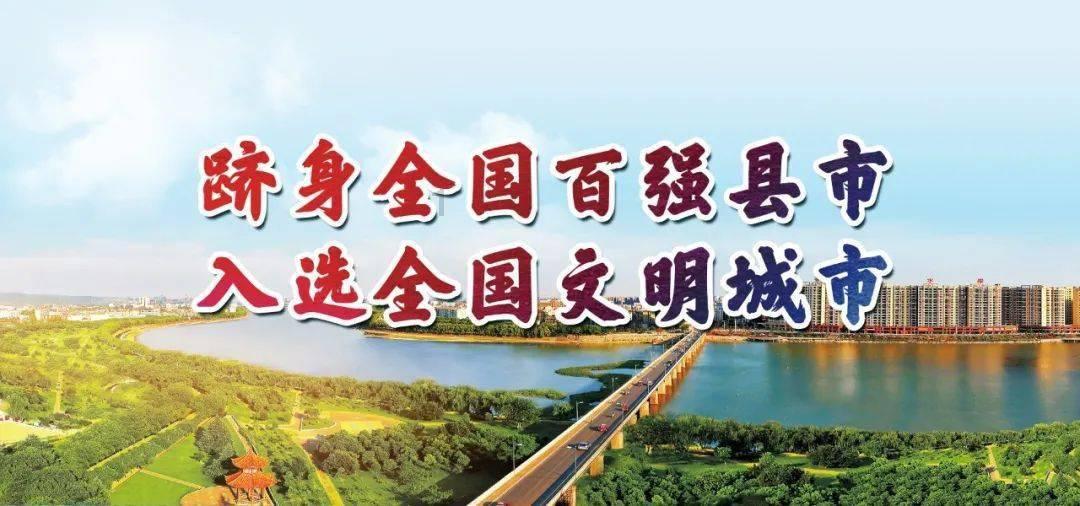男孩吃鸡腿