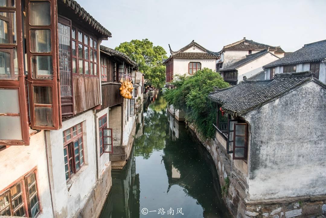 山西省十四届人大二次会议举行第二次全体会议